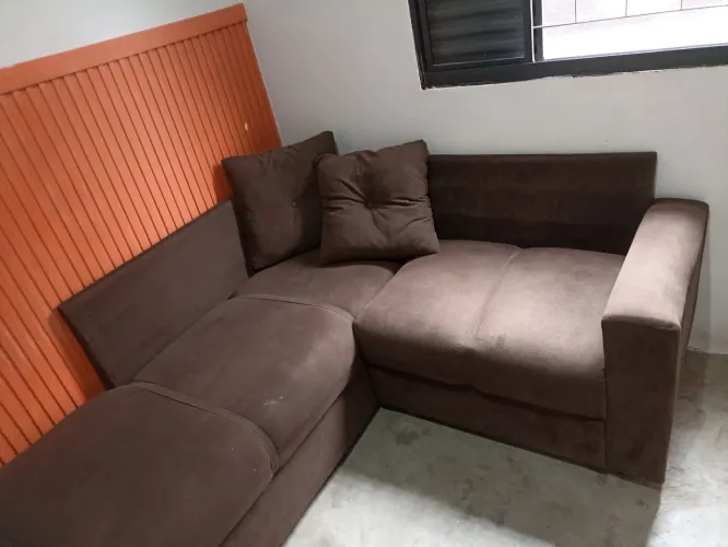 Vendo Sofá 300$ Painel TV 150$ ambos em ótimo estado sem avarias.