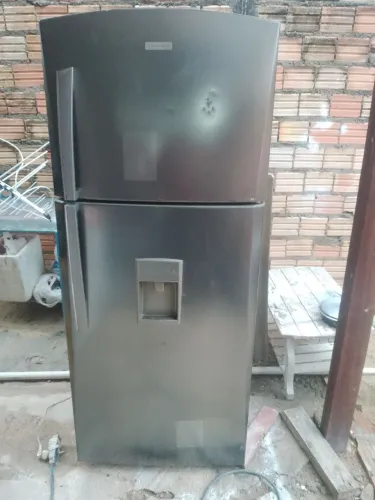 Geladeira funcionando normalmente usada