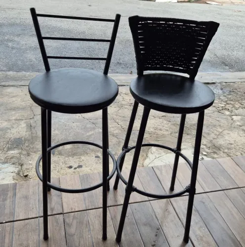Duas Banquetas Altas