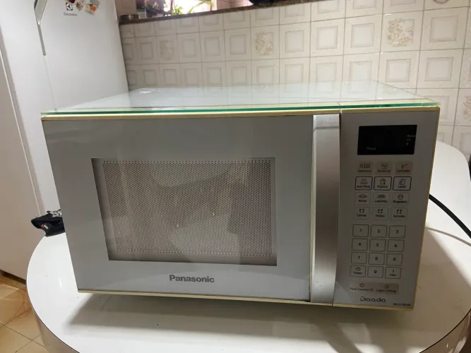Micro-ondas Panasonic 21L - Ótimo estado e funcionando perfeitamente
