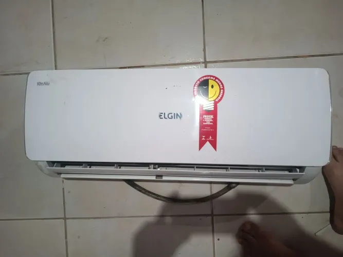 Ar-condicionado semi-novo pouco usado