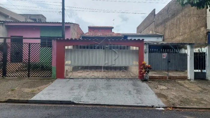 CASA 3 QUARTOS SENDO 1 SUITE VITÓRIA RÉGIA