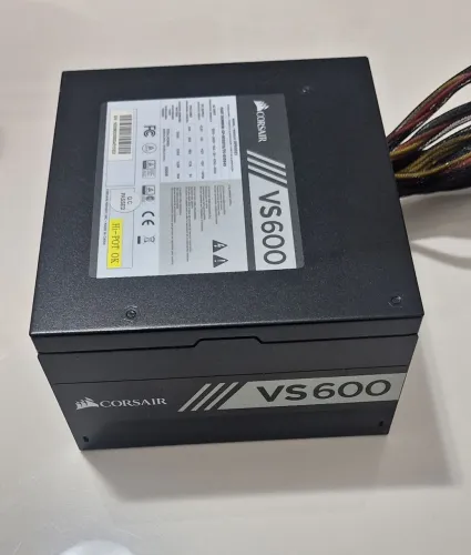 Fonte Corsair 600W 80 Plus White VS600, PFC Ativo - CP-9020119
