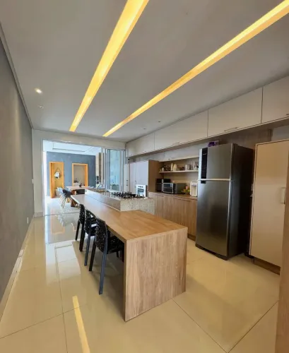 Casa de Alto Padrão com 3 Quartos sendo 1 Suíte - Planejada - Três Marias