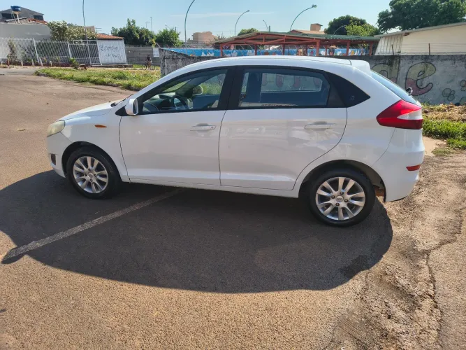Chery Celer Hatch 1.5 16V Flex 5P 2015