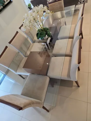 Mesa de jantar 8 lugares muito nova