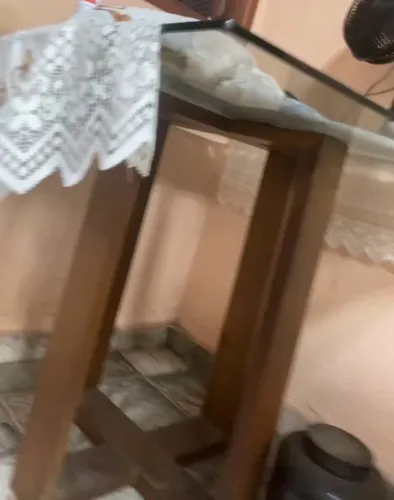 Mesa de tampo de vidro 4 cadeiras