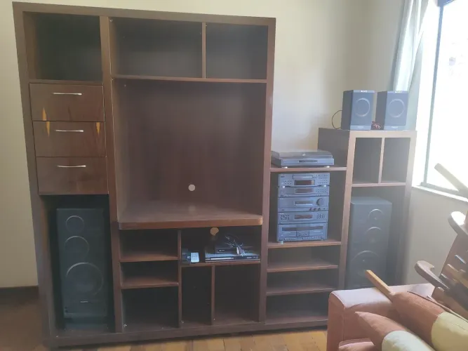 Estante Especial com Compartimento 