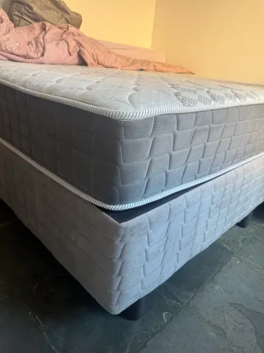 Cama casal usada poucas vezes 