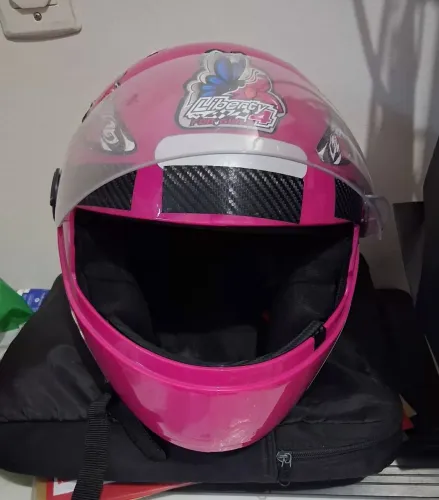 Vendo ou troco vendo ou troco capacete feminino, algo do meu interesse. 