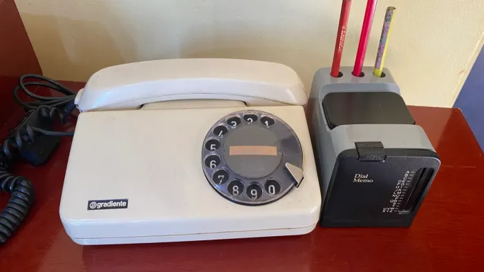 Telefone gradiente + Descanso de telefone mecânico com caixa de musica