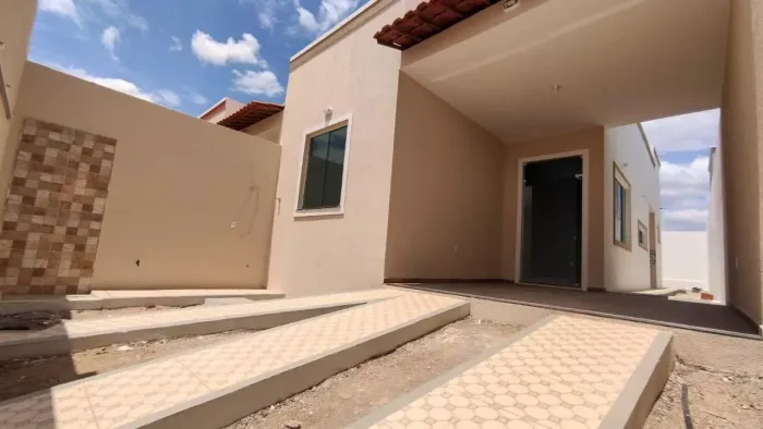 Casa com 3 Quarto(s) e 2 banheiro(s) para Alugar, 175 m² por R$ 1800 / Mês