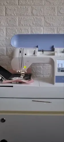 Máquina de bordado Brother PE770