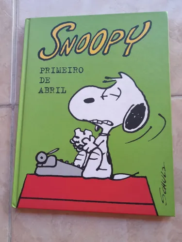 Livro HQ Snoopy Primeiro de Abril Cosac Naify - Novo Raro