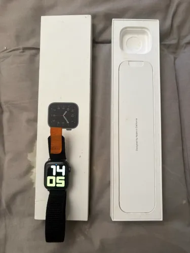 Apple Watch SE 40mm space gray Alu Black Sport
