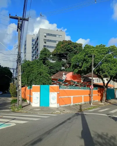 Imóvel para aluguel possui 550 metros quadrados com 4 quartos em Aflitos - Recife - PE