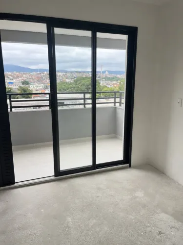 Oportunidade!!Porta Balcão Alumínio - de 2,10 x por 1,90 três folhas .