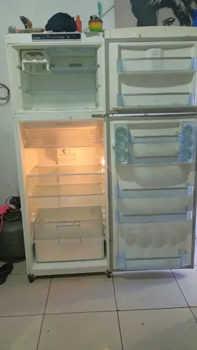 Vende-se Está Geladeira, Tenho 2 e estou vendendo esta, ou troco por algo do meu inter.