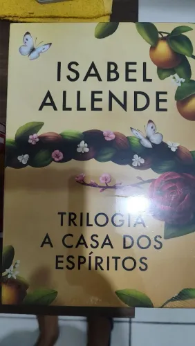 Box capa dura trilogia a casa dos espíritos Isabel Allende 