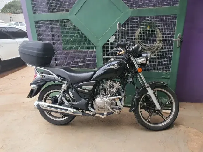 Haojue CHOPPER 150 road