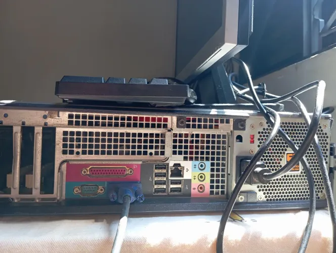 Computador Dell usado 4 Gb RAM e 240 GB SSD