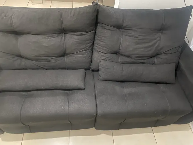 Sofá preto 2 lugares