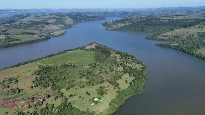 Área exclusiva no Lago de Itá/SC com potencial para resort, hotel e parque aquático.