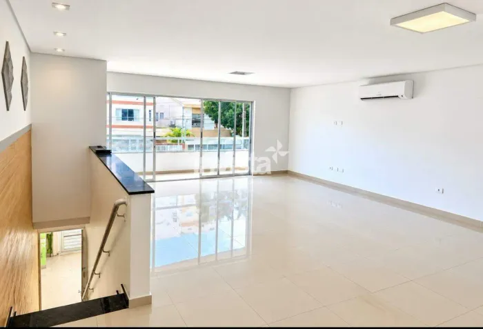 Casa Sobreposta Alta para ALUGAR no bairro da Aparecida em Santos