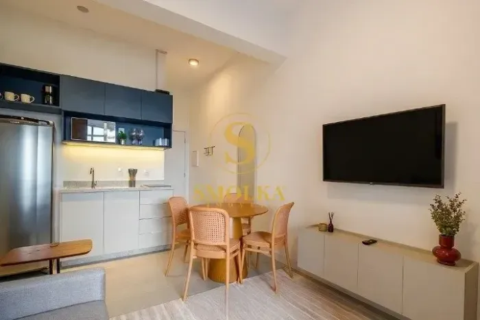 STUDIO MOBILIADO E EQUIPADO Á VENDA NO Centro - Florianópolis - SC