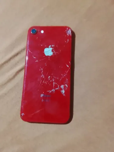 Celular iPhone 8 está quebrado mas funciona
