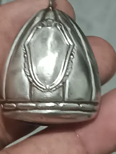 Vendo sininho de prata de nasare muito antigo e colher banhada a prata também muito atiga