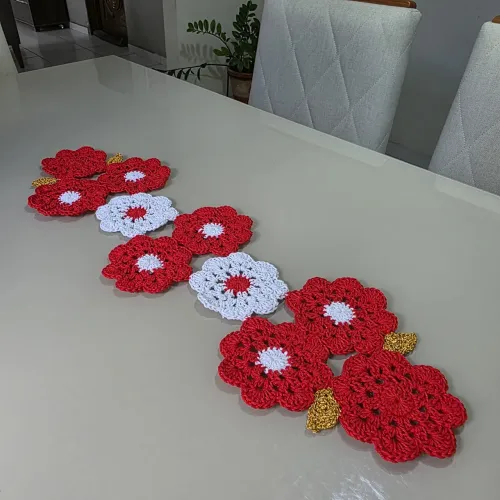 Trilho de mesa natalino em croche