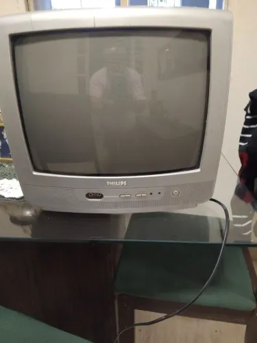 Telefone PABX TI 3230 e TV Philips 14 polegadas com áudio e vídeo  para decoração 