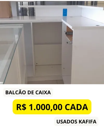 Balcão para caixa de loja com gavetas