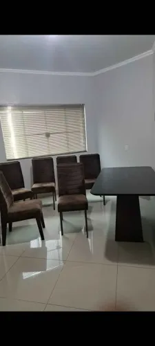 Conjunto de Mesa de Jantar com 6 Cadeiras Estofadas - Impecável!
