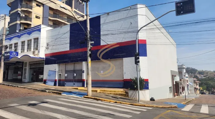 Prédio de Esquina para Alugar no Centro com 506 m² de Área Total