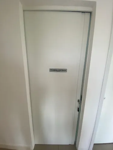Porta de correr 81x213 altura até o trilho da porta