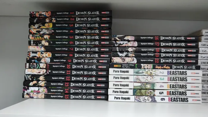 Demon Slayer mangás 1 ao 19 + 22 e sinais dos ventos
