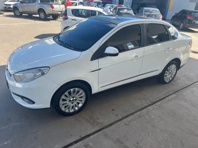 Fiat Grand Siena Essence 1.6 Flex 16V 2014