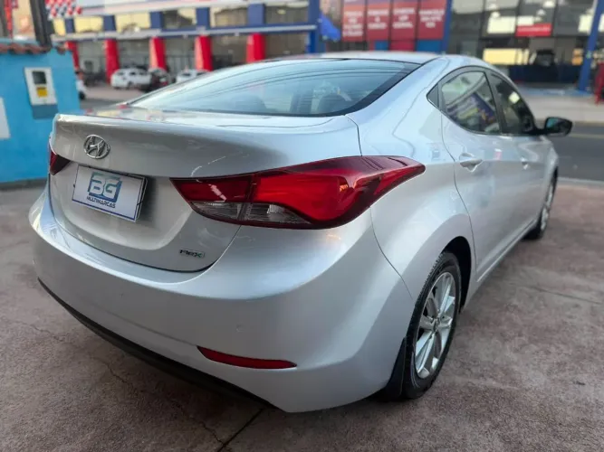 Hyundai Elantra 2.0 16V Flex Aut. 2016