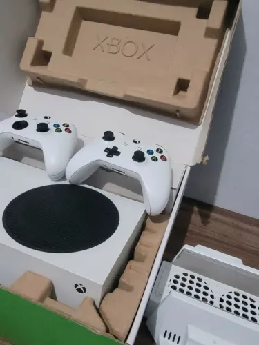 XBOX SERIES S NA CAIXA