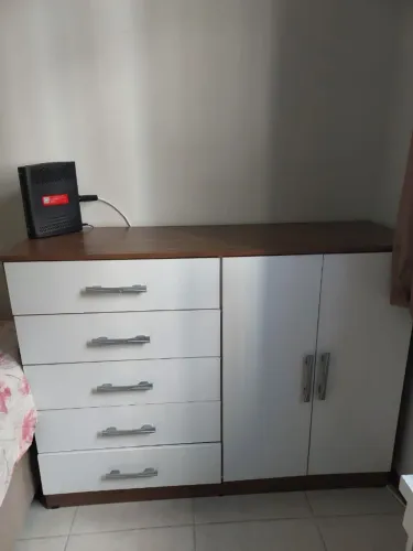 Cômoda 2 portas e 5 gavetas