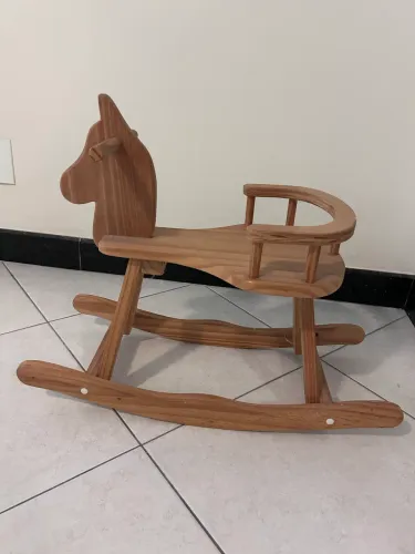 Balanço cavalo madeira