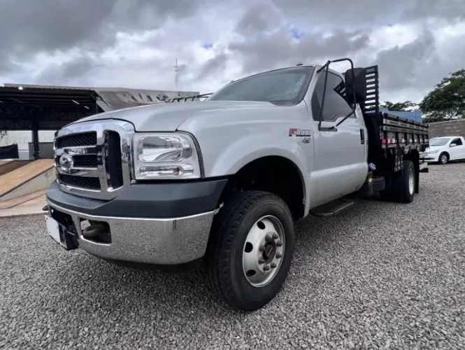 F4000 2018 4x4 2P Carroceria. 