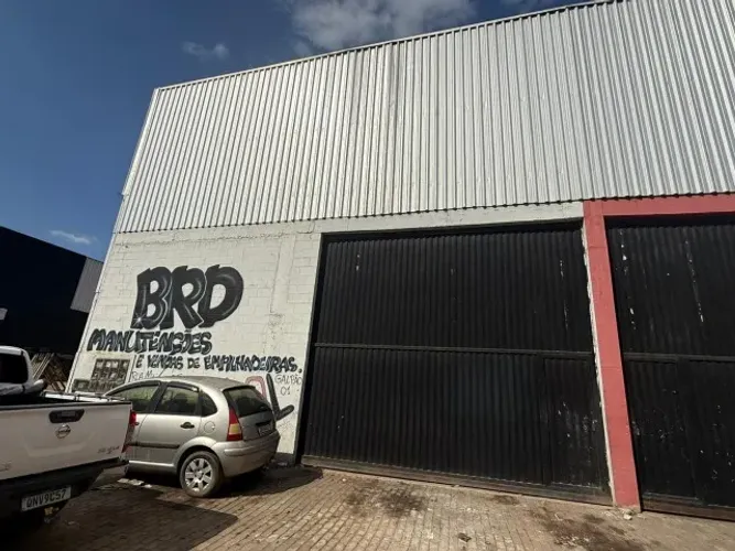 Aluga-se Galpão 250m² com excelente localização no bairro Mário Giurizatto - Colatina/ES