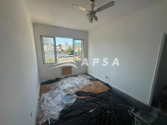 IMAGINE VIVER EM UM AMPLO APARTAMENTO DE 3 QUARTOS EM UMA DAS RUAS MAIS TRANQUILAS DO HUMA