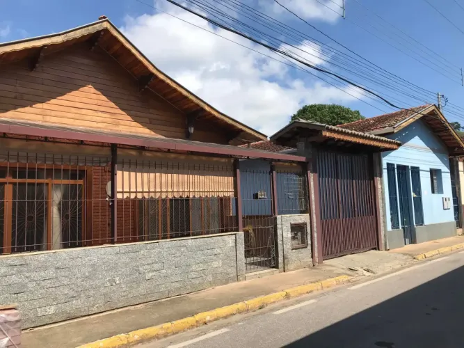 Casa para Venda - Centro, Sapucaí Mirim - 1200m²
