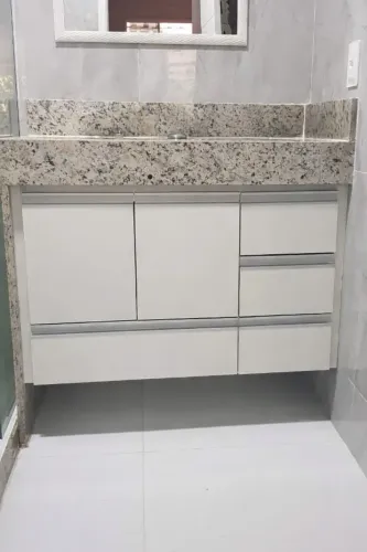 Gabinete para banheiro slim suspenso