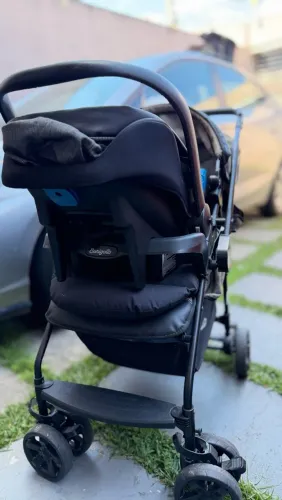 Carrinho com bebe conforto burigotto