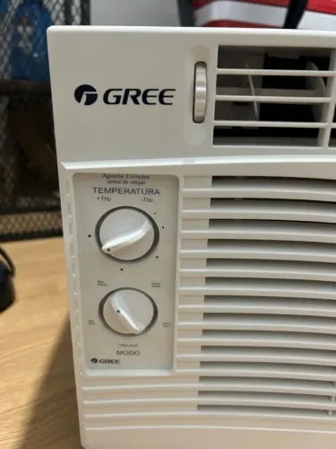 Ar-Condicionado de Janela Gree 7.000 BTUs (127V/60Hz) - Excelente Estado!